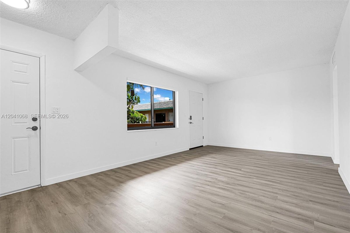 13210 Memorial Hwy # 217, North Miami FL 33161