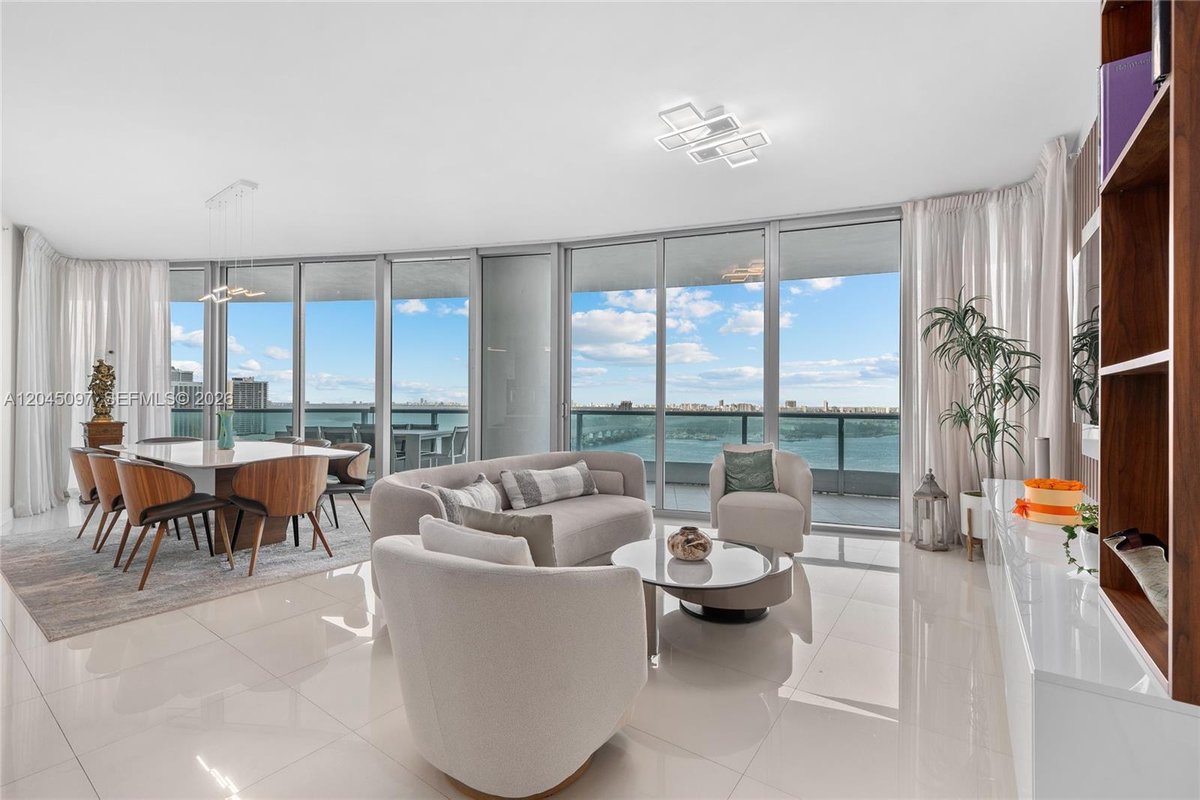 900 Biscayne Blvd # 2506, Miami FL 33132