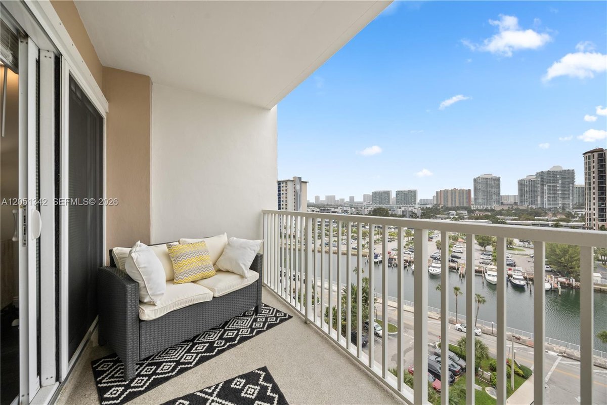 300 Bayview Dr # 903, Sunny Isles Beach FL 33160