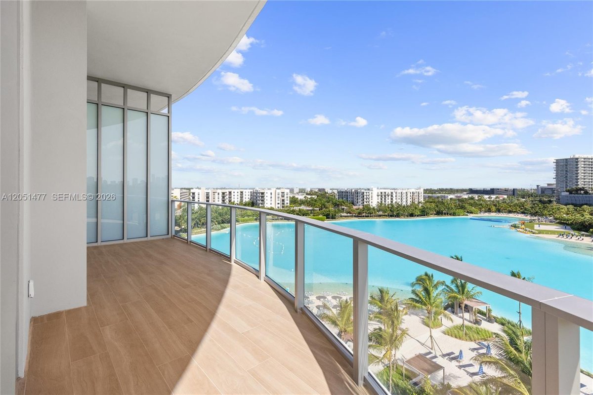 2411 Laguna Cr # 611, Miami FL 33181