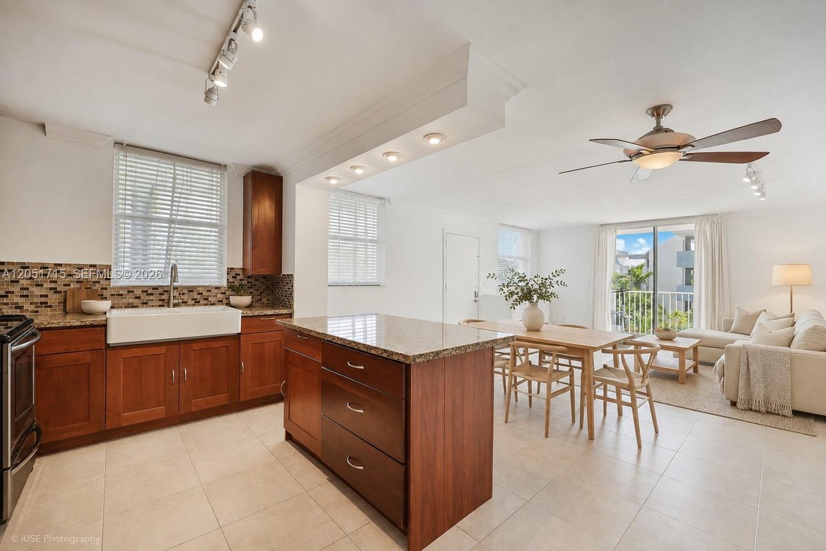 1801 S Treasure Dr # 421, North Bay Village FL 33141