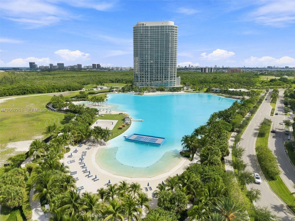 2411 Laguna Circle # 1704, North Miami FL 33181