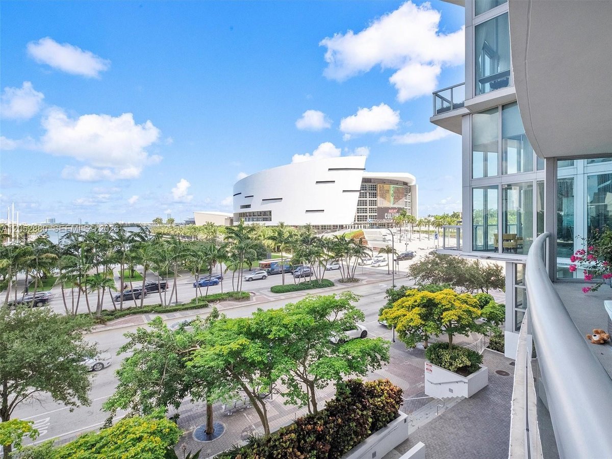 888 Biscayne Blvd # 309, Miami FL 33132