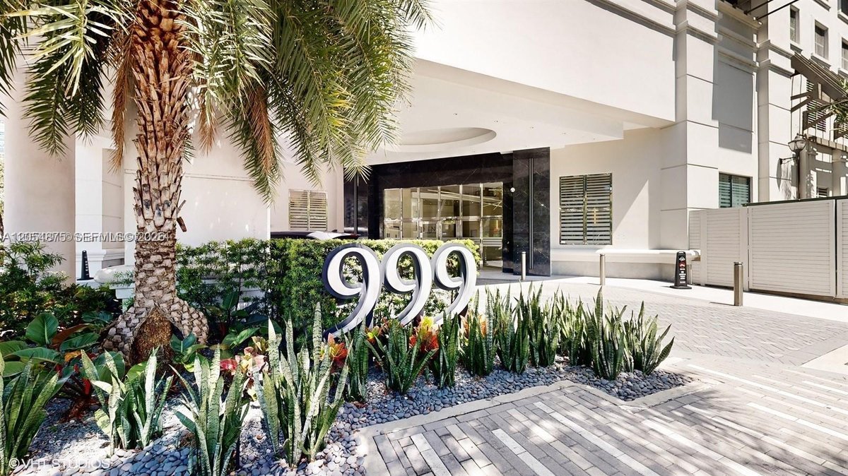 999 SW 1st Ave # 3302, Miami FL 33130