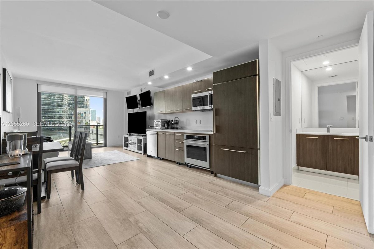 45 SW 9th St # 1109, Miami FL 33130