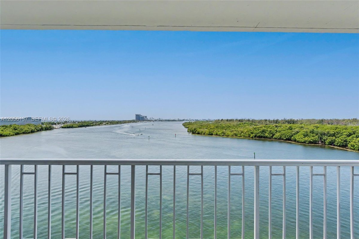 500 Bayview Dr # 822, Sunny Isles Beach FL 33160