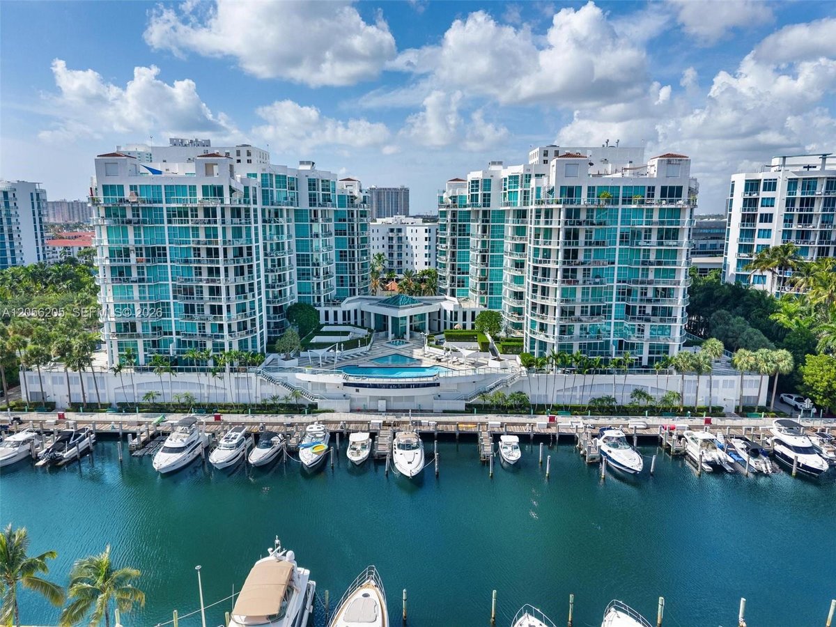 3131 NE 188th St # 705, Aventura FL 33180