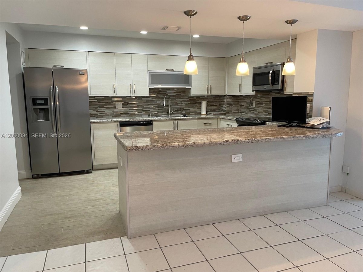 5825 Collins Ave # 7B, Miami Beach FL 33140