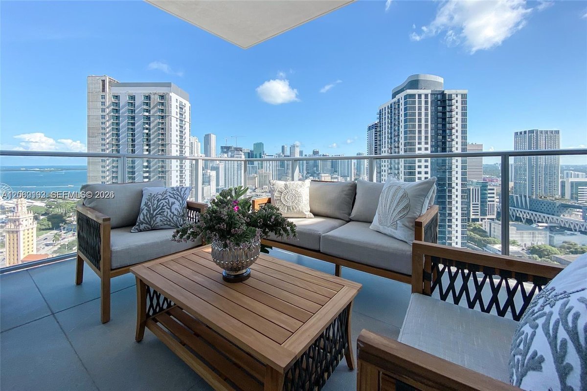 851 NE 1st Ave # 2911, Miami FL 33132