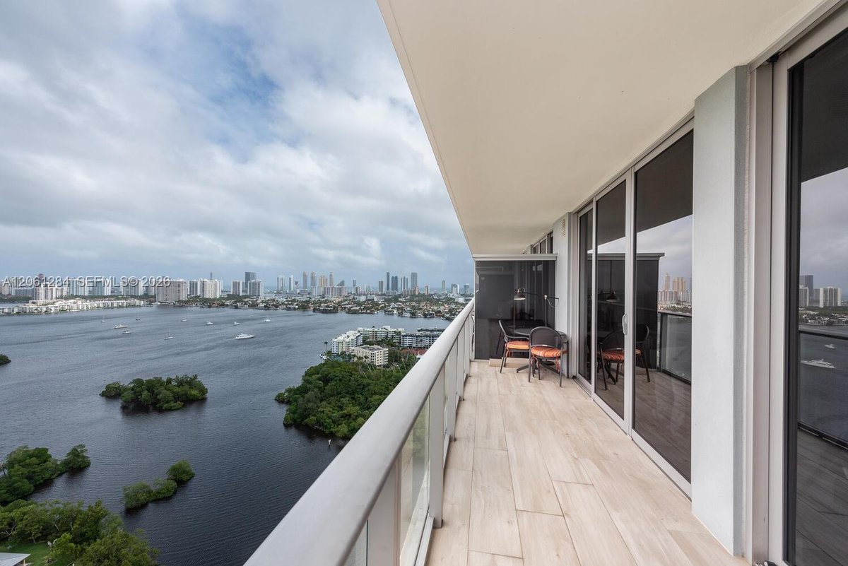 16385 Biscayne Blvd # 2904, North Miami Beach FL 33160