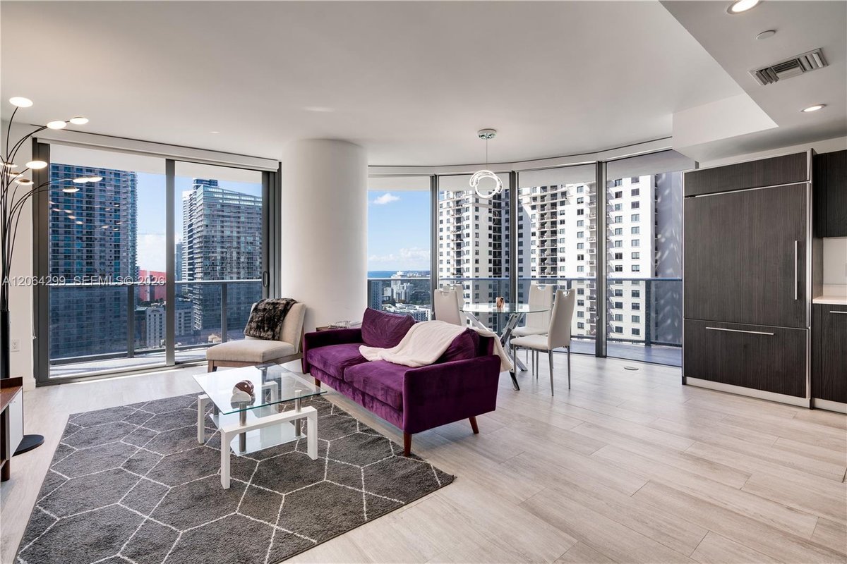 45 SW 9th St # 2306, Miami FL 33130