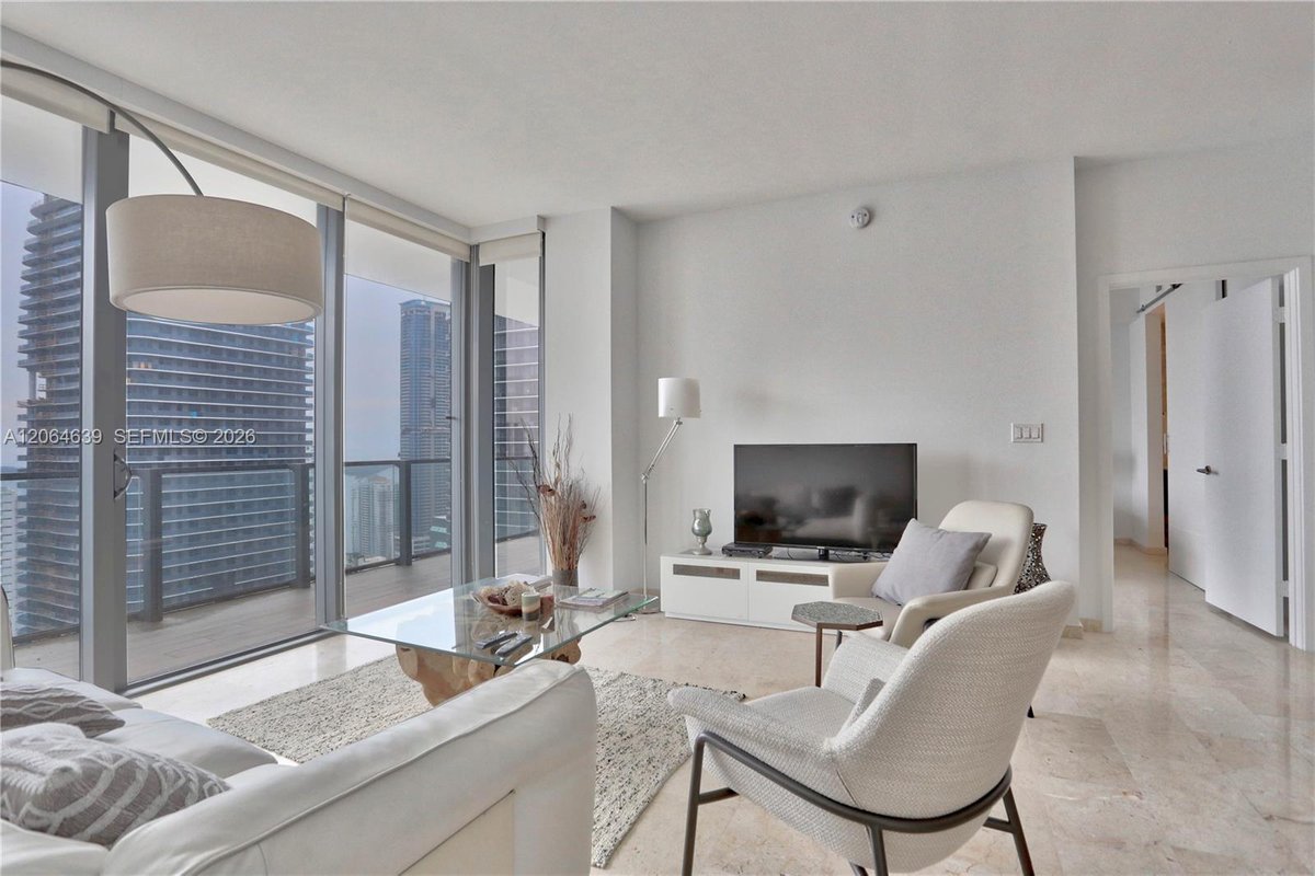 88 SW 7th St # 3805, Miami FL 33130