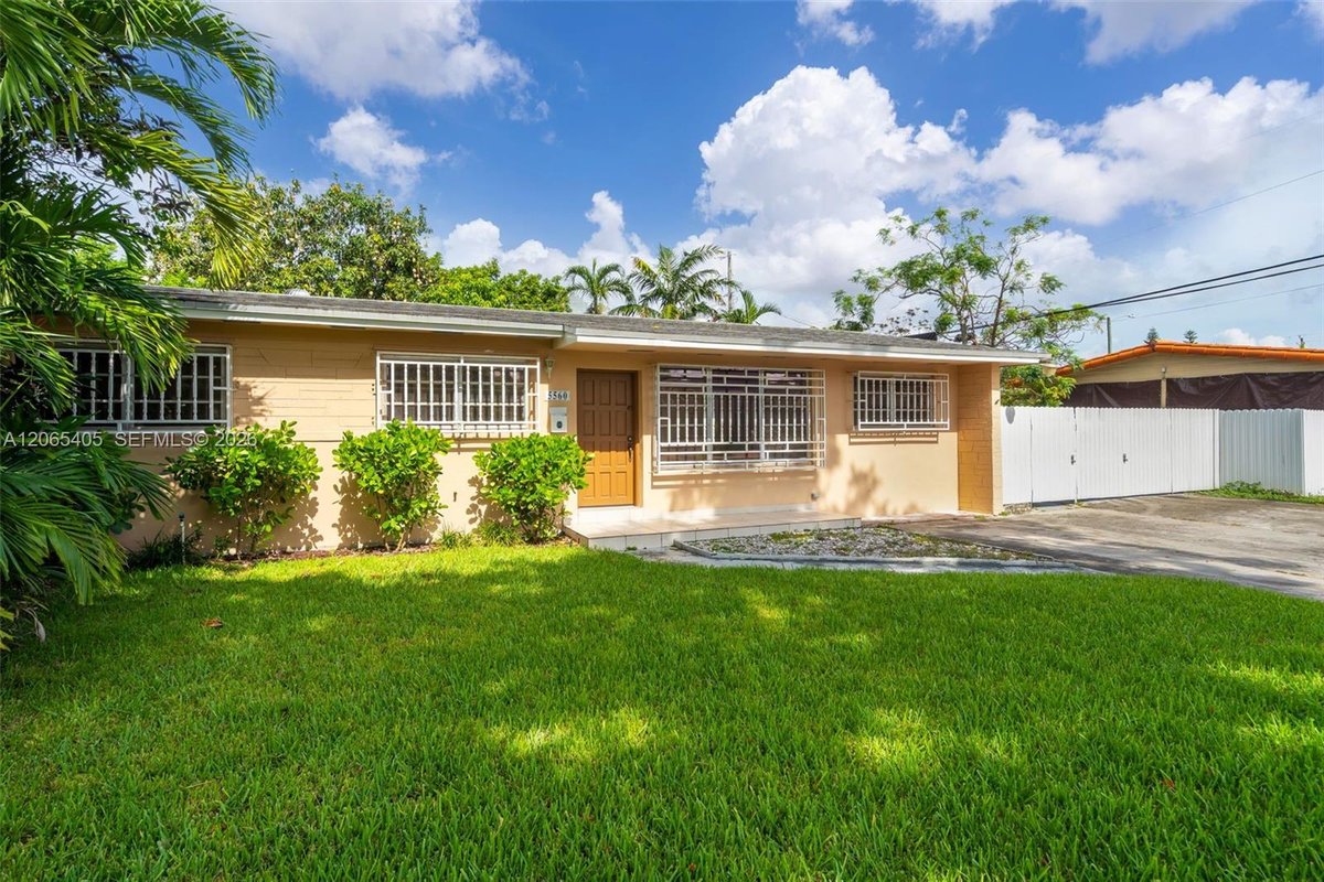 5560 W 6th Ave, Hialeah FL 33012