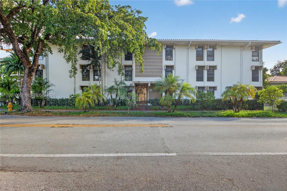 1600 S Le Jeune Rd # 14, Coral Gables FL 33134