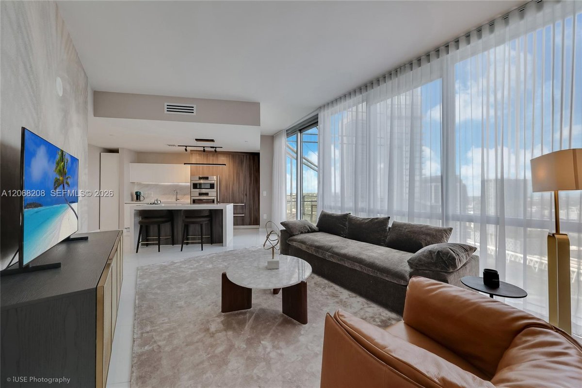 851 NE 1st Ave # 3402, Miami FL 33132