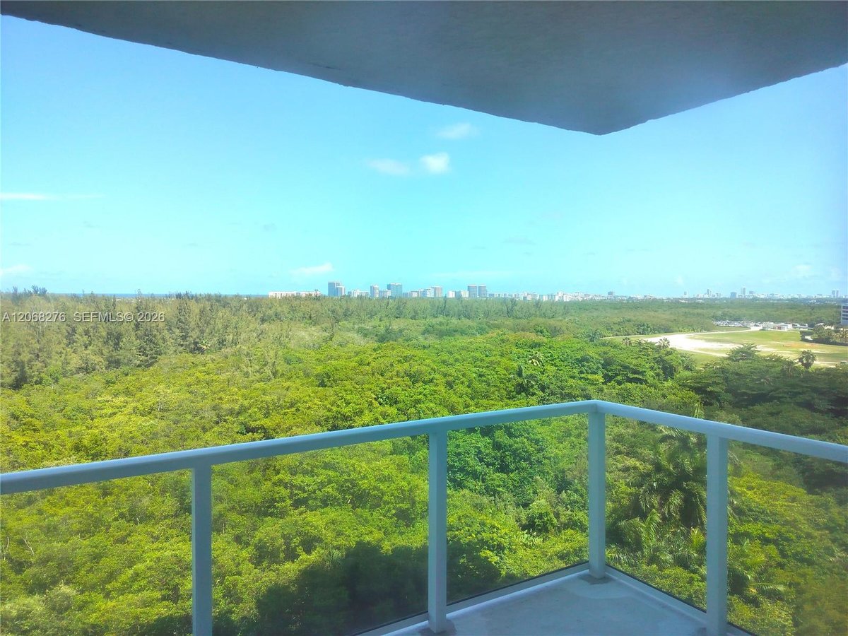 14951 Royal Oaks Ln # 1006, North Miami FL 33181