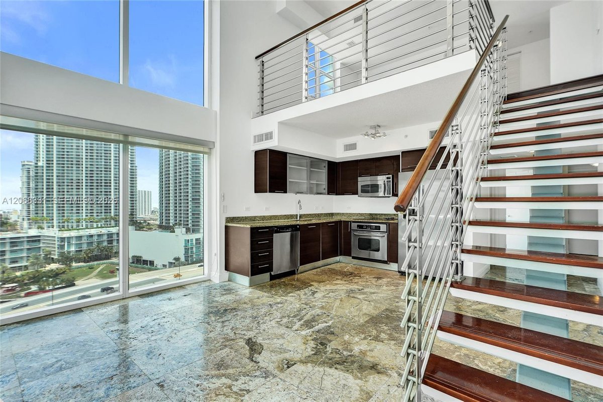 41 SE 5th St # 1016, Miami FL 33131
