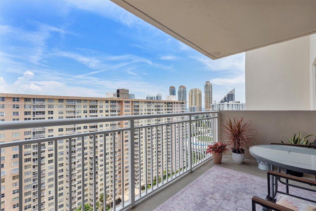 250 174th St # 2211, Sunny Isles Beach FL 33160
