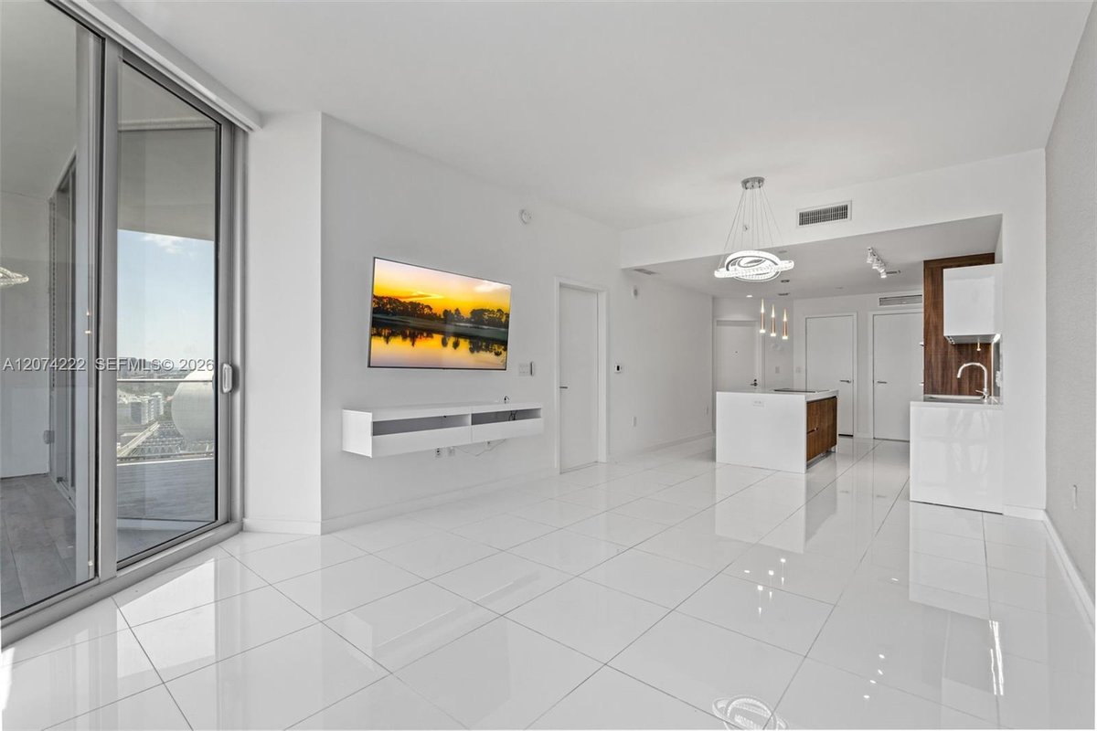 851 NE 1st Ave # 1506, Miami FL 33132
