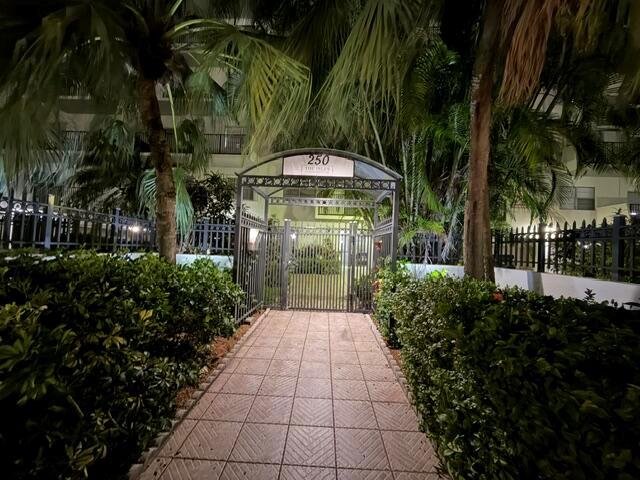 250 NE 181st Drive # 406, Sunny Isles Beach FL 33160