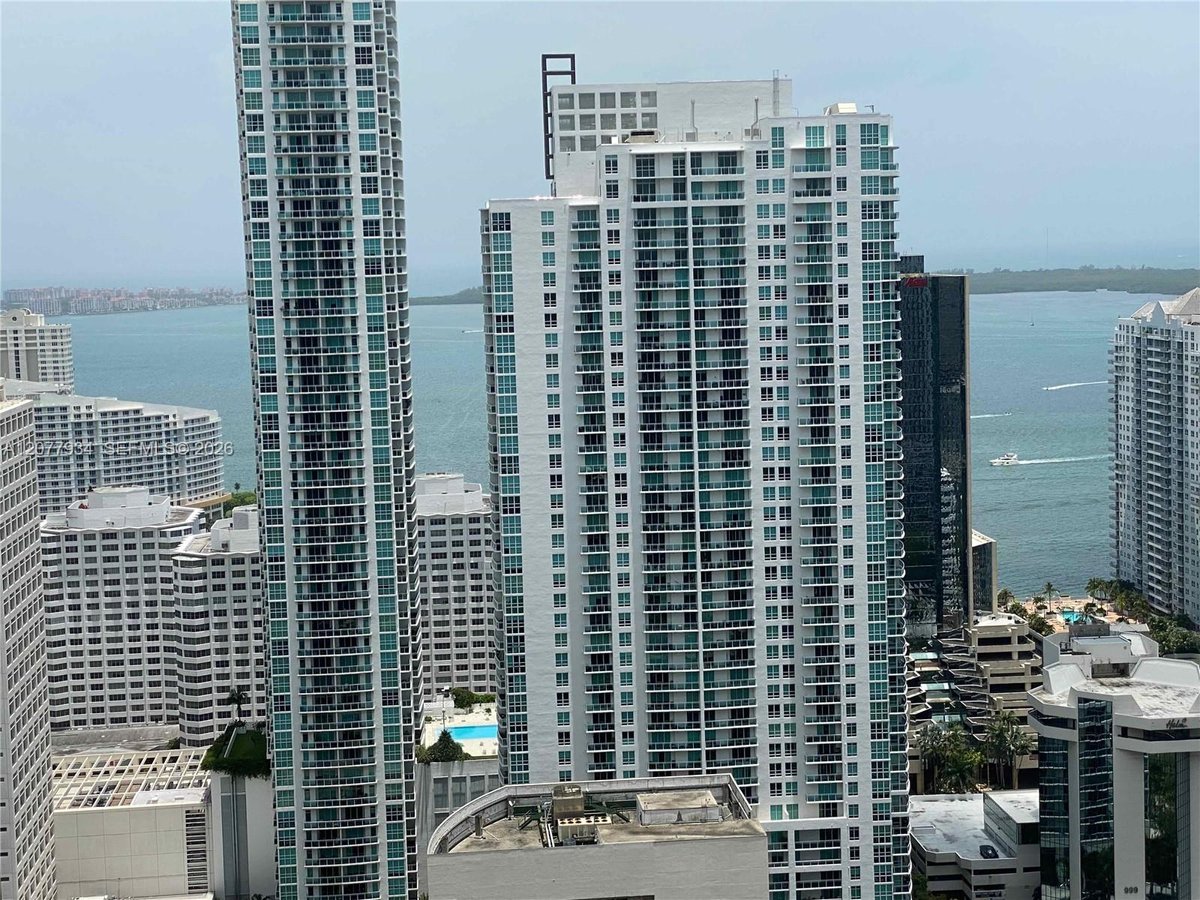 45 SW 9th St # 3703, Miami FL 33130