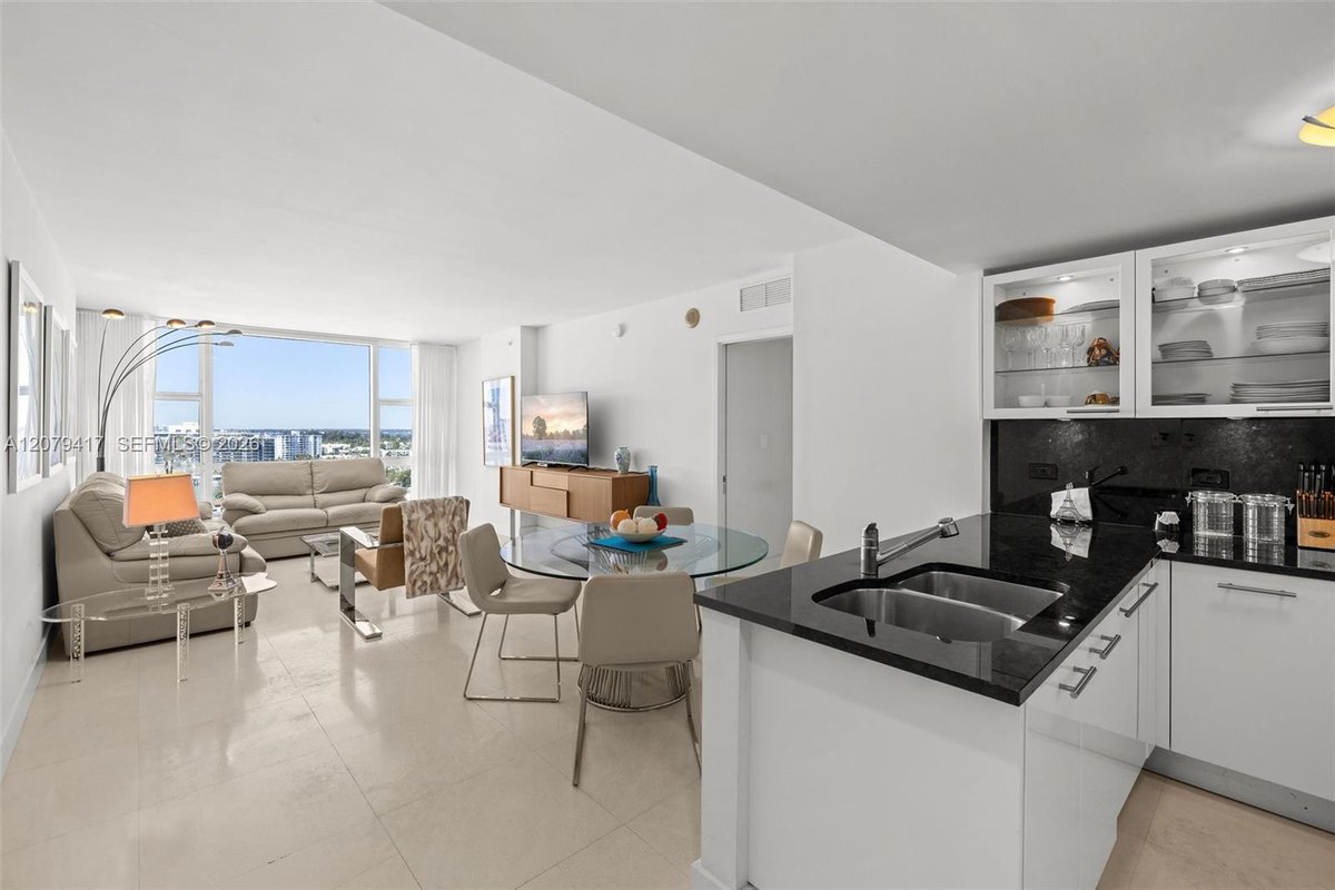 6801 Collins Ave # 1401, Miami Beach FL 33141