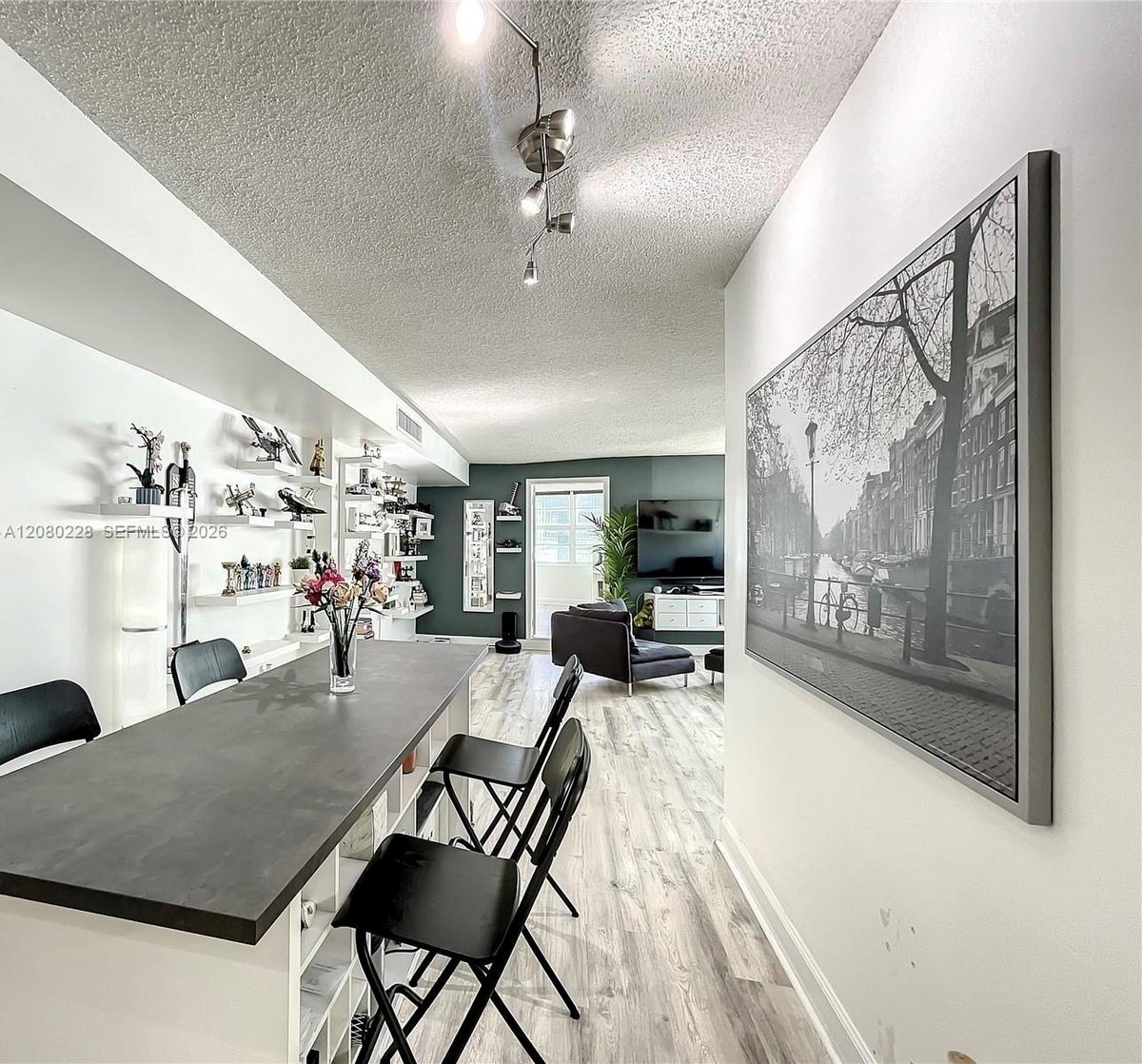 999 Brickell Bay Dr # 1010, Miami FL 33131