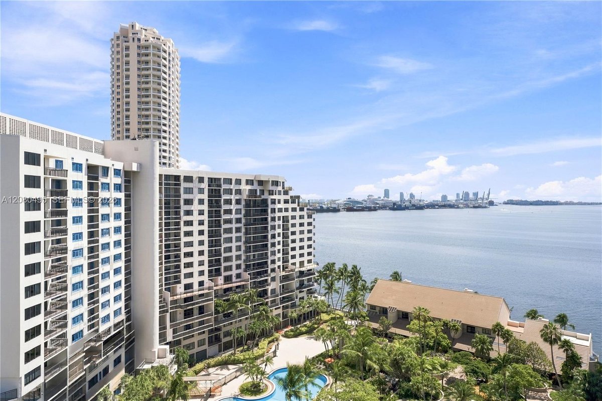 520 Brickell Key Dr # A1616, Miami FL 33131