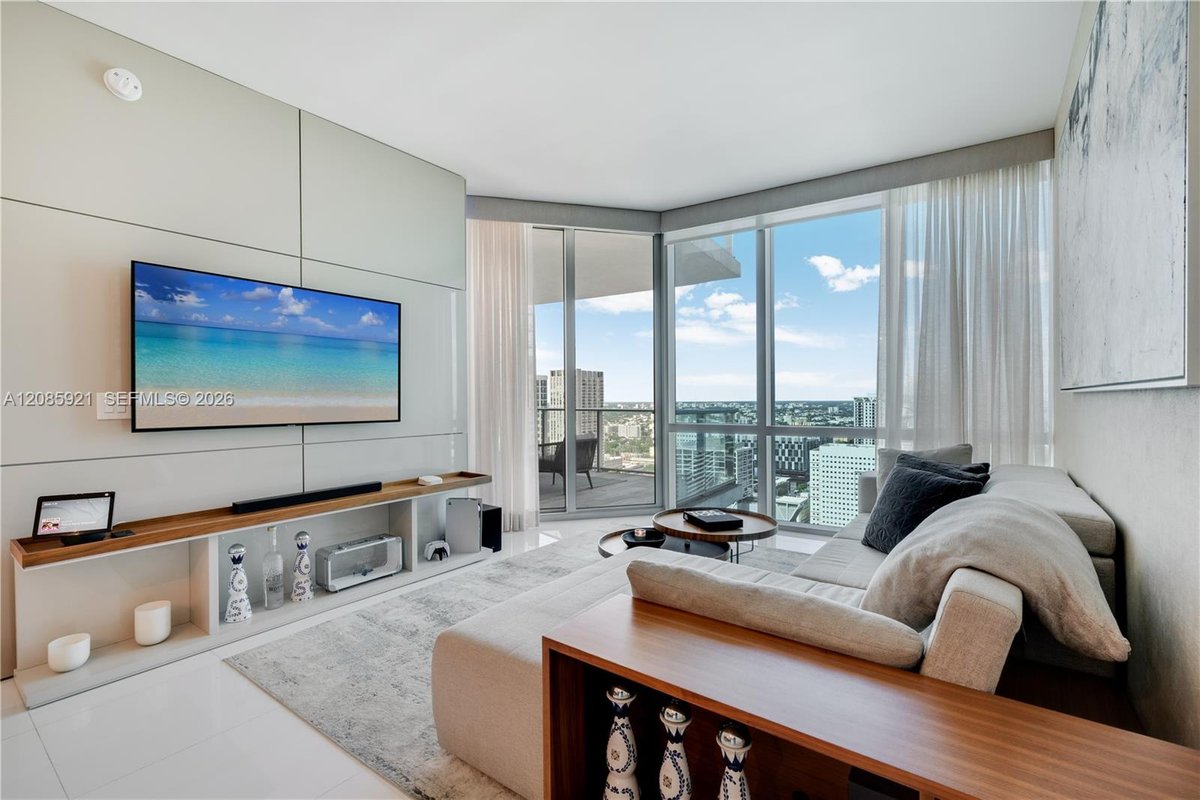 851 NE 1st Ave # 3408, Miami FL 33132