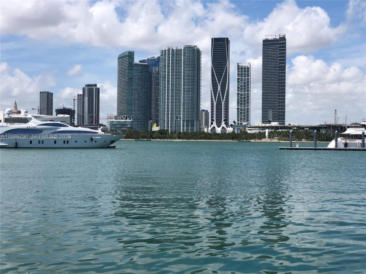 900 Biscayne Blvd # 3502, Miami FL 33132