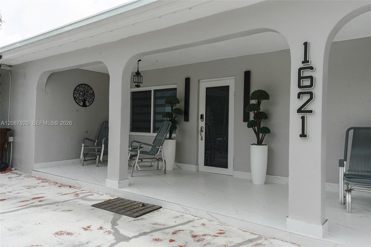 1621 E 6th Ave, Hialeah FL 33010