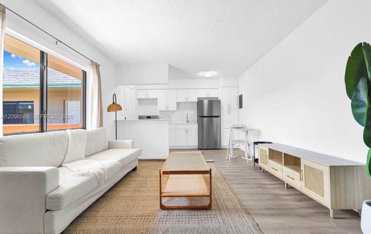 13210 Memorial Hwy # 208, North Miami FL 33161