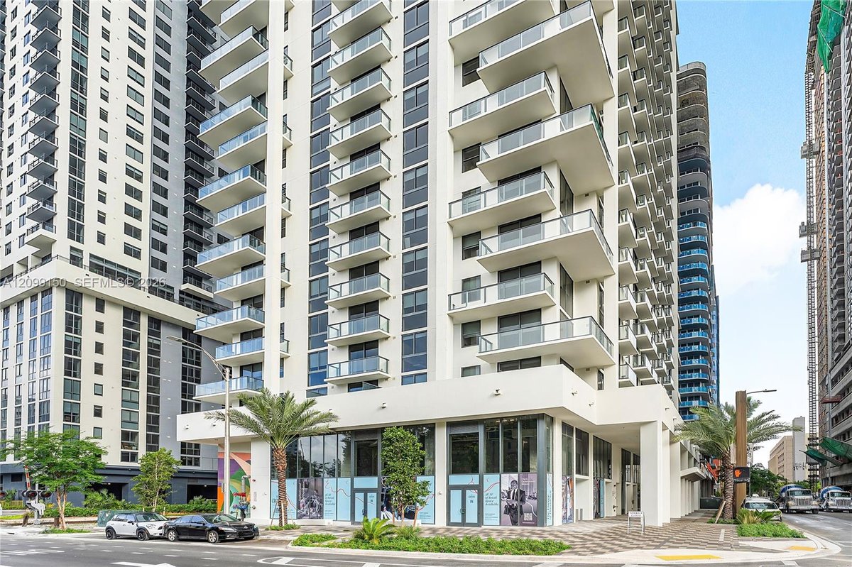 11 NE 6th St # 1702, Miami FL 33132