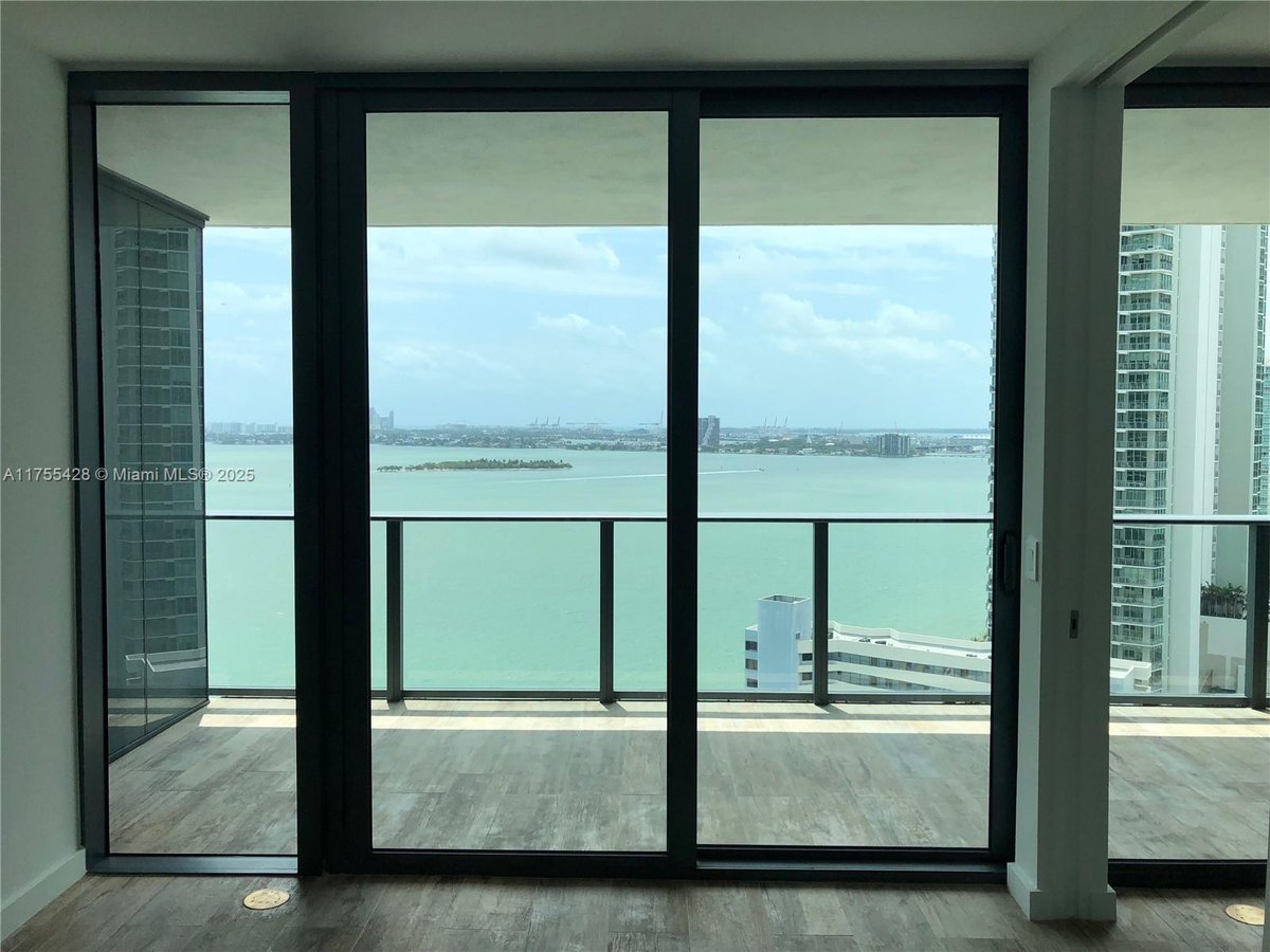 650 NE 32nd St # 2006, Miami FL 33137