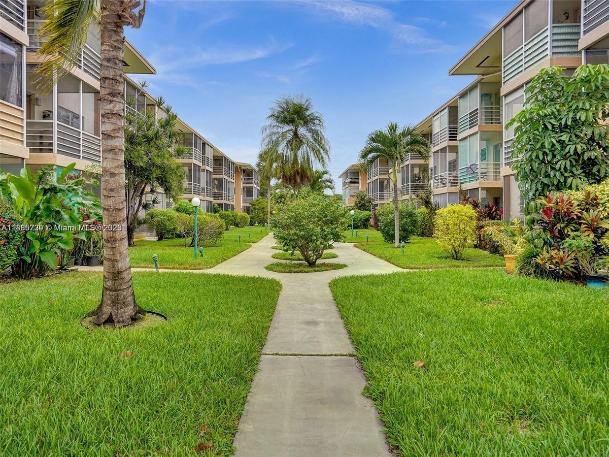 1395 NE 167th St # 315, Miami FL 33162