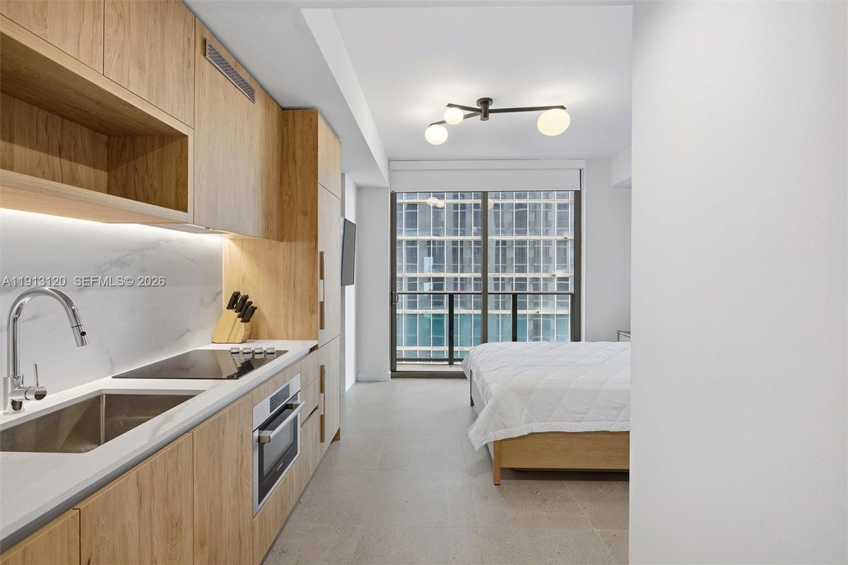 11 NE 6th St # 1906, Miami FL 33132