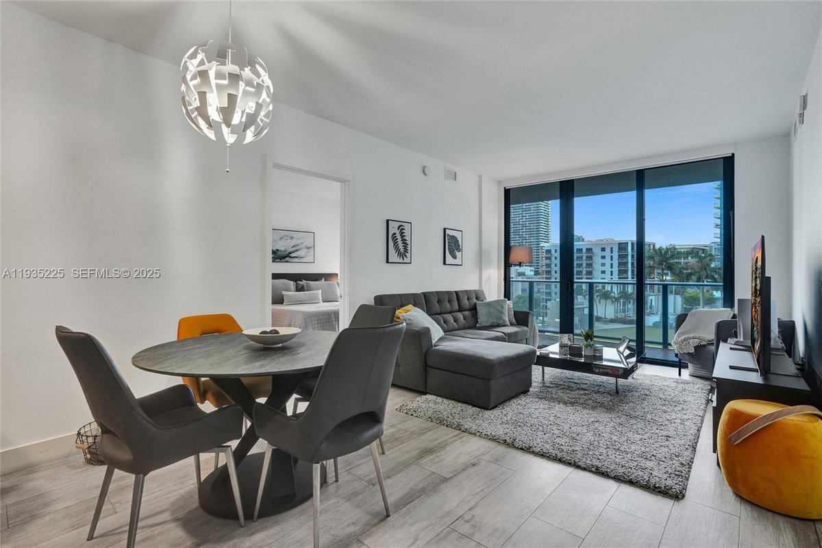 121 NE 34th St # 902, Miami FL 33137