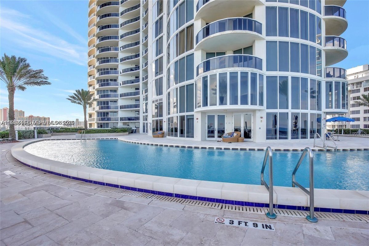 17201 Collins Ave +DEN # 1403, Sunny Isles Beach FL 33160