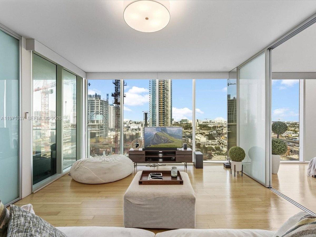 1040 Biscayne Blvd # 1107, Miami FL 33132