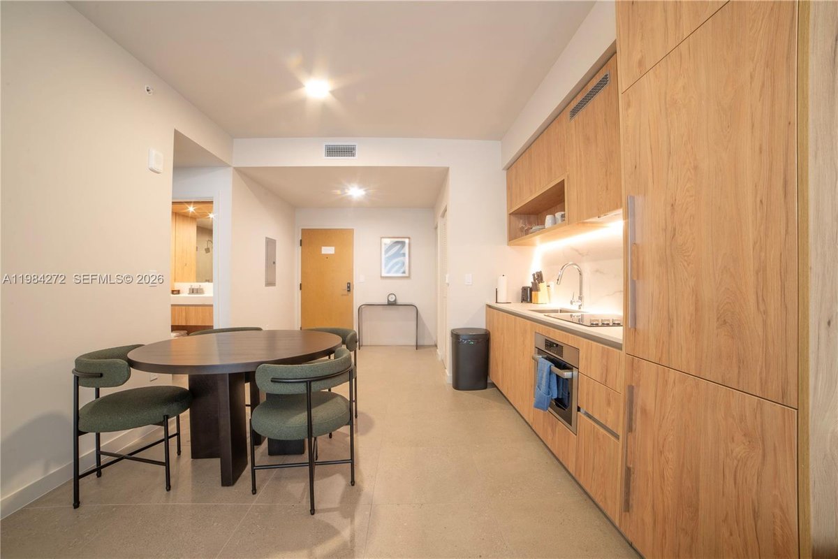 11 NE 6TH # 1403, Miami FL 33132