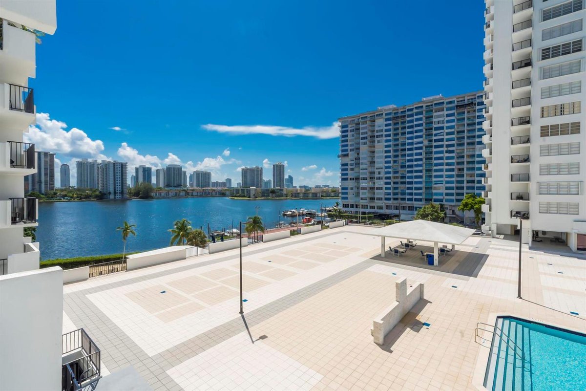 2780 NE 183rd Street # 504, Aventura FL 33160