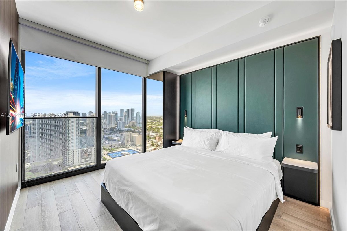 20 NE 11th, Miami FL 33132