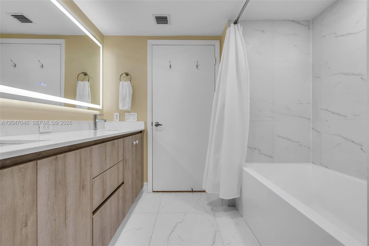 41 SE 5th St # 908, Miami FL 33131