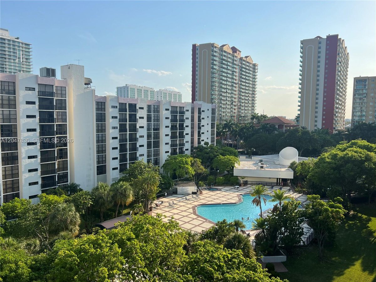 17011 N Bay Rd # 816, Sunny Isles Beach FL 33160