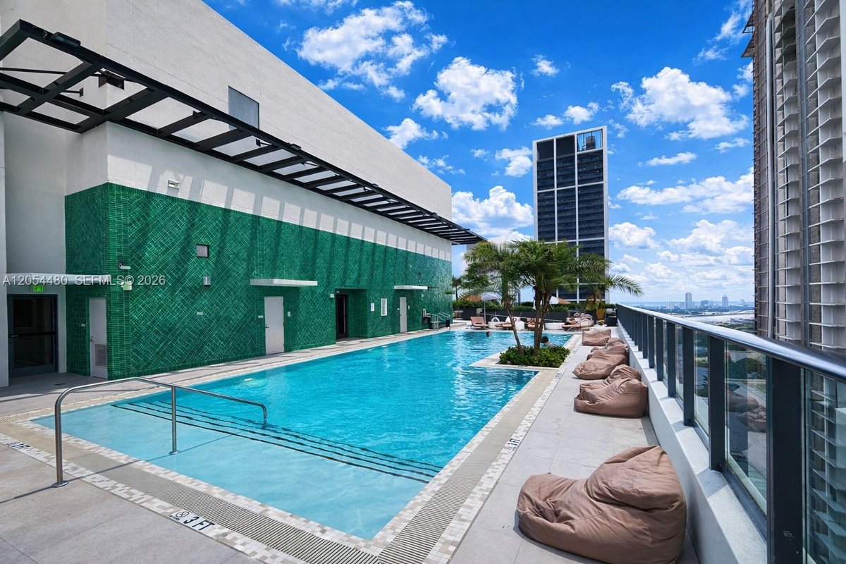 11 NE 6th St # 2102, Miami FL 33132