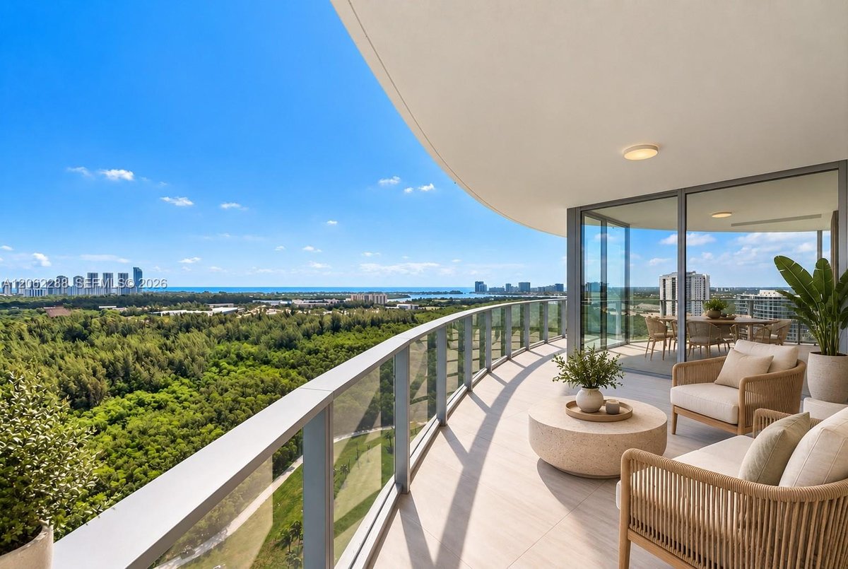 2411 Laguna Circle # 2011, North Miami FL 33181