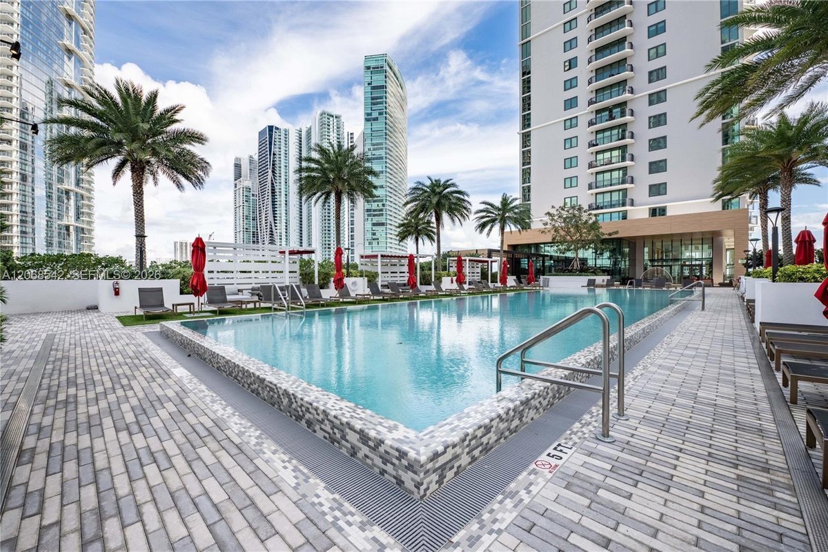 650 NE 2nd Ave # 4305, Miami FL 33132