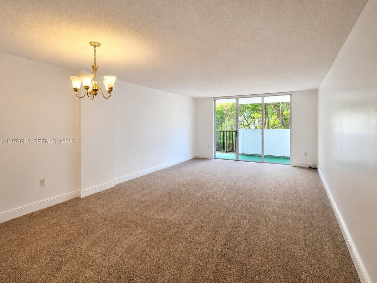2780 NE 183rd St # 215, Aventura FL 33160