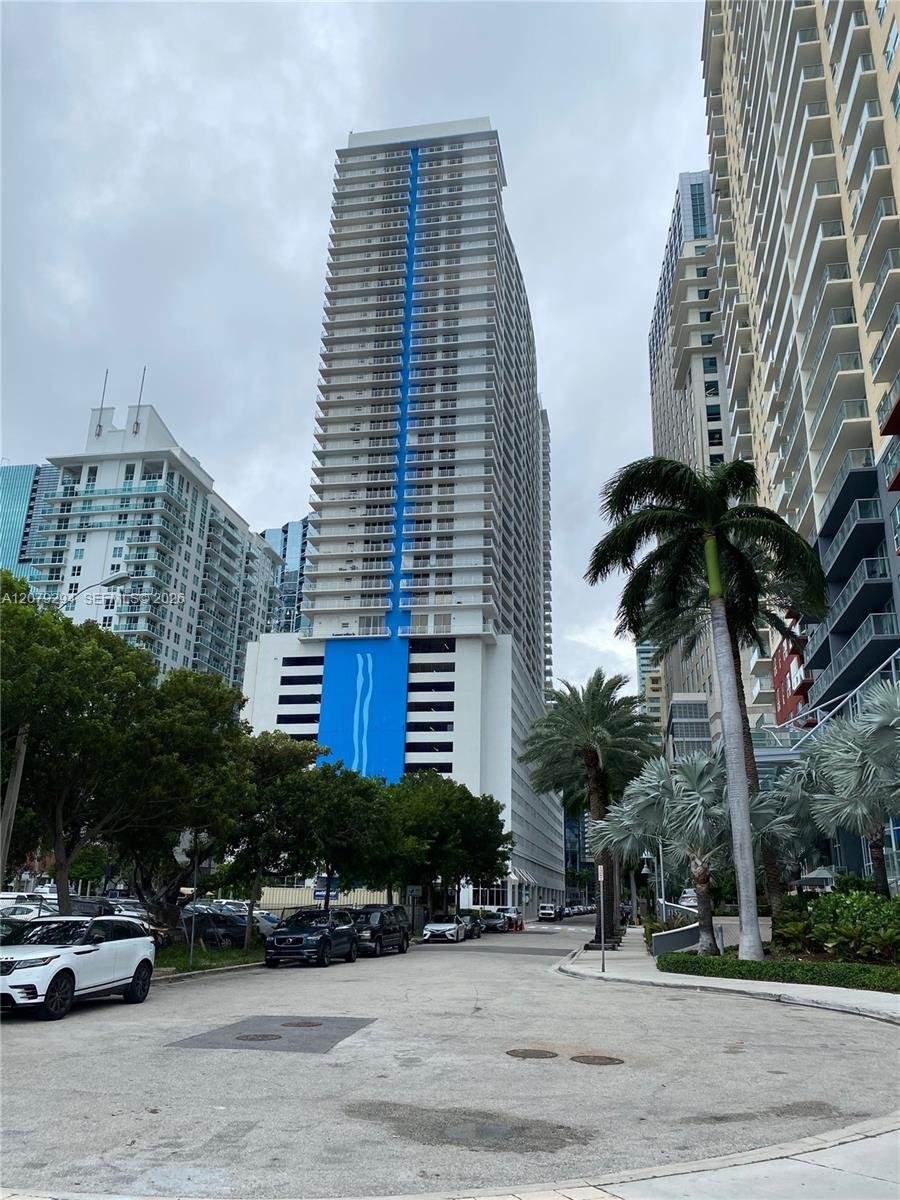 1200 Brickell Bay Dr # 2303, Miami FL 33131