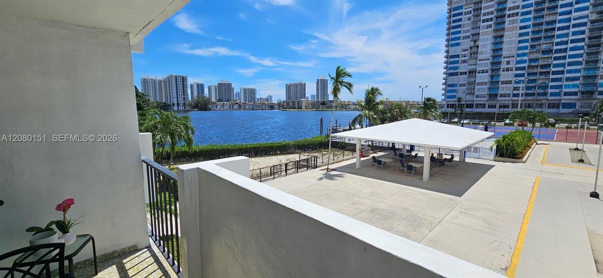 2780 NE 183rd St # 212, Aventura FL 33160